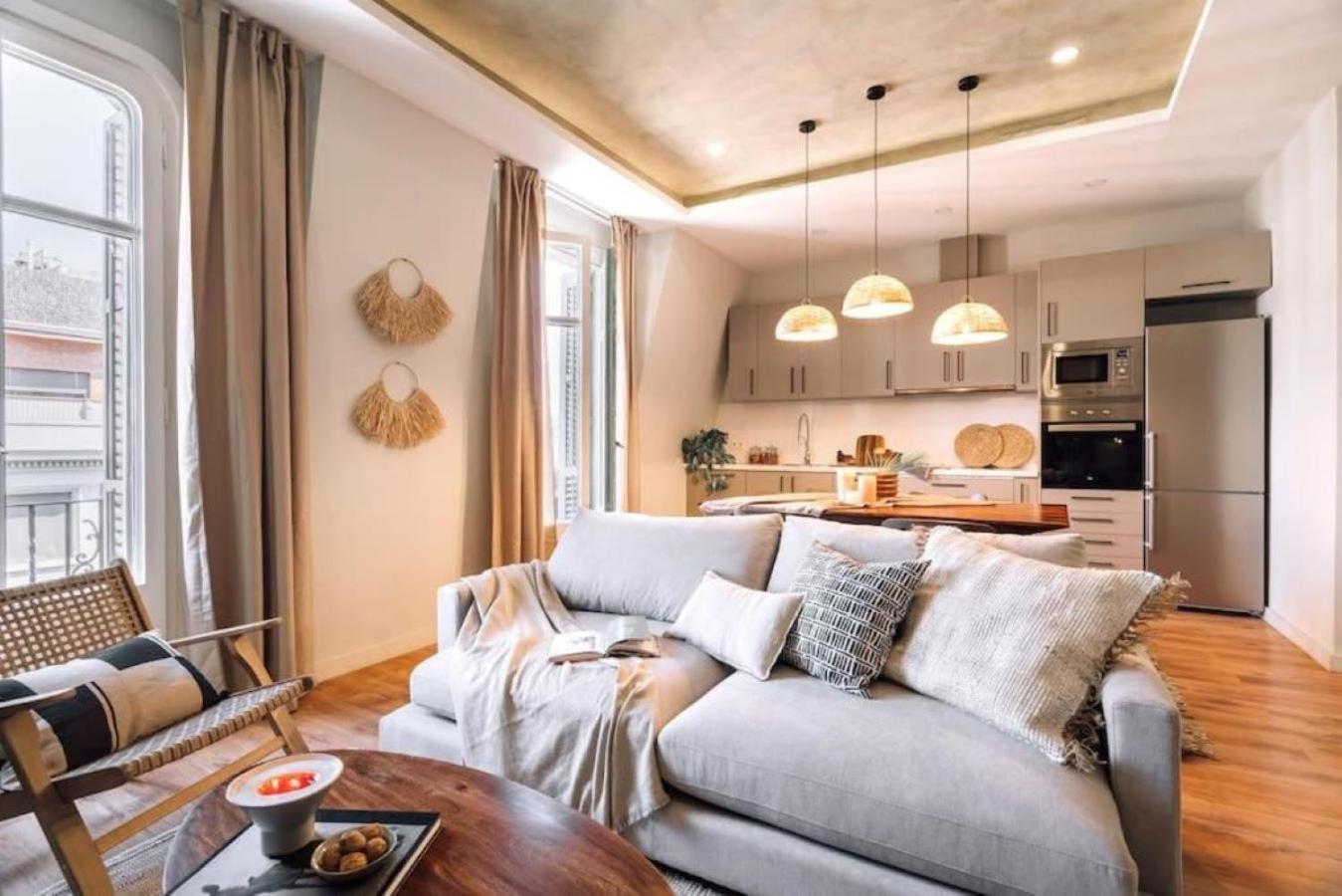 Salonga - 1 Bedroom And Balcony In Eixample Esquerra Барселона Экстерьер фото